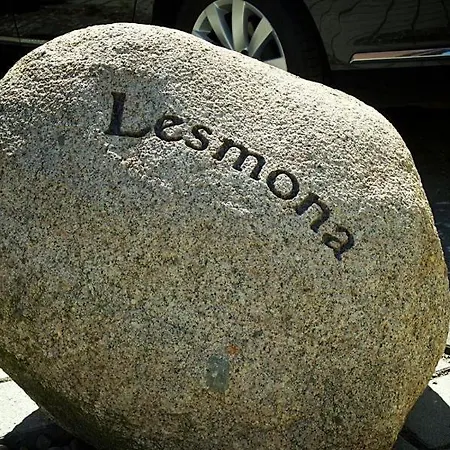 Lesmona, 8 *